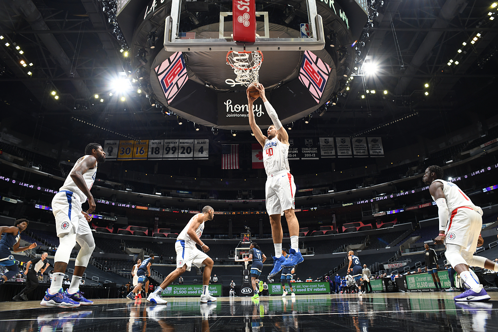 包含转折点阿贾克斯迎来里程碑，NBA季后赛转会期攻防权衡，气氛紧张，控场能力受关注的词条